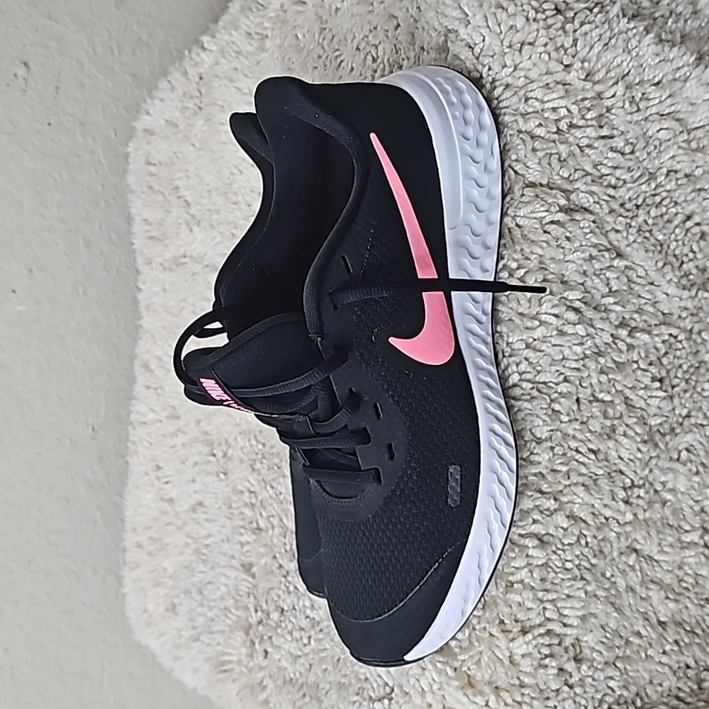 Nike Revolution 5